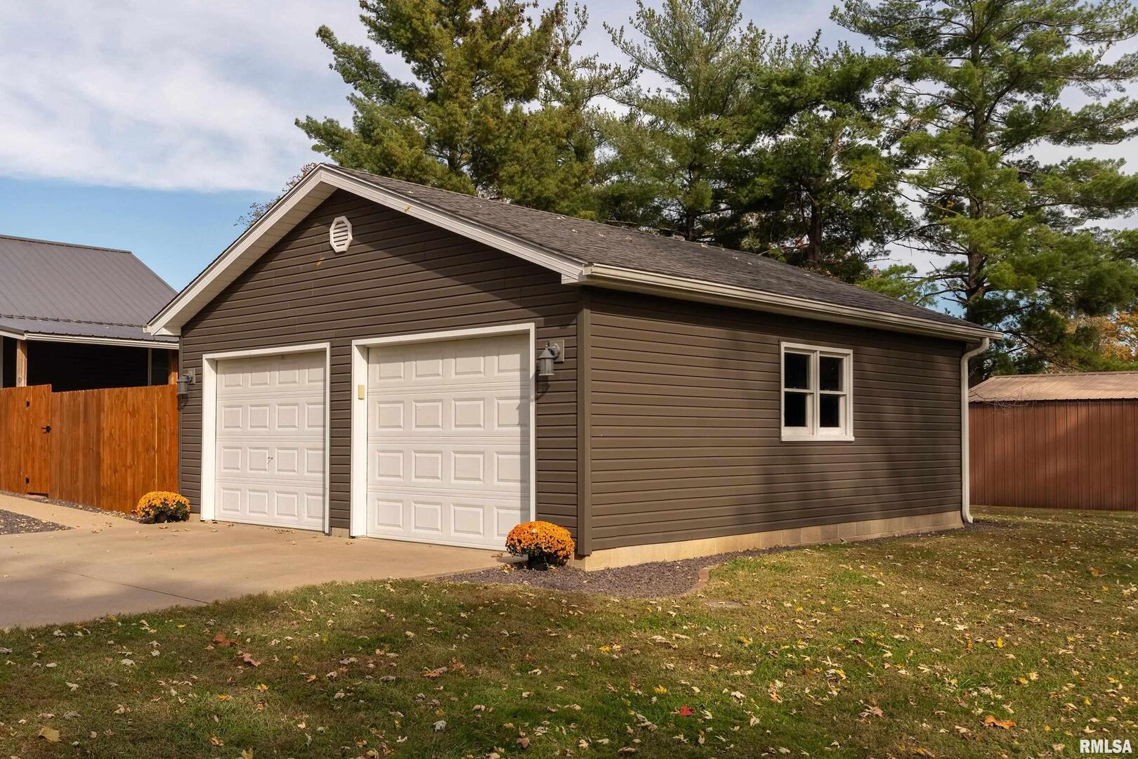 205 South 3rd Street Dahlgren, IL 62828 - Photo 40 of 48