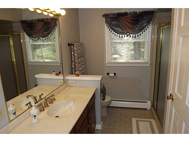 37 Club House Road Coventry, RI 02816 - Photo 13 of 19 Master Bath/Spa.