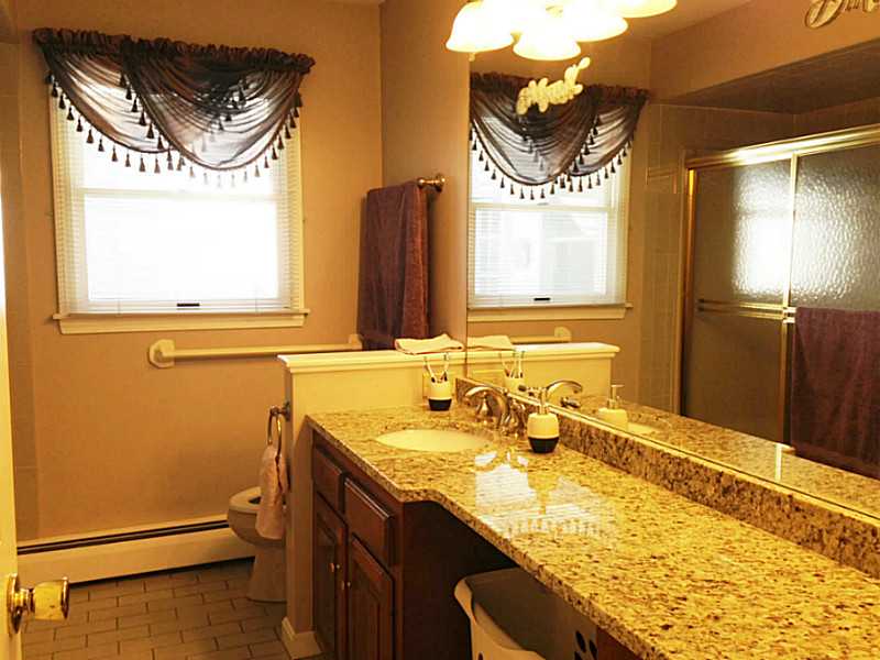 37 Club House Road Coventry, RI 02816 - Photo 14 of 19 Bathroom.