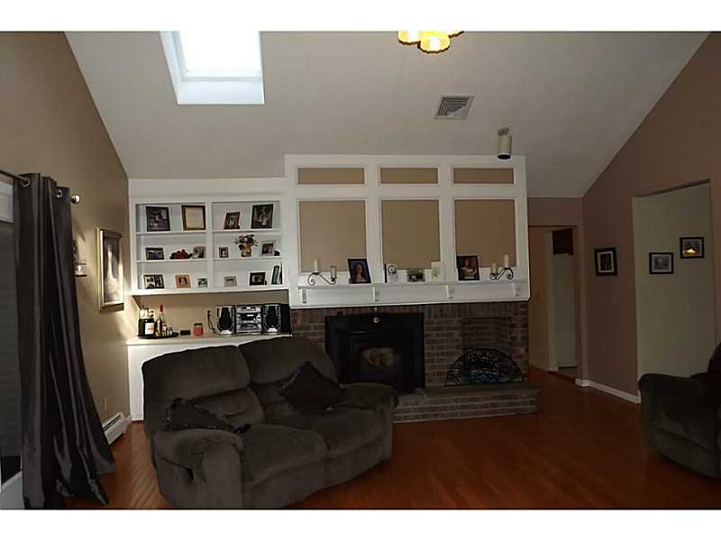 37 Club House Road Coventry, RI 02816 - Photo 6 of 19 Living Room.