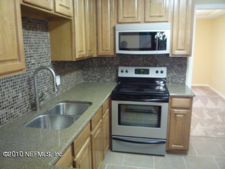 901 Ridgeway Court Orange Park, FL 32065 - Photo 6 of 20 Kitchen with new appliances, 42 inch cab