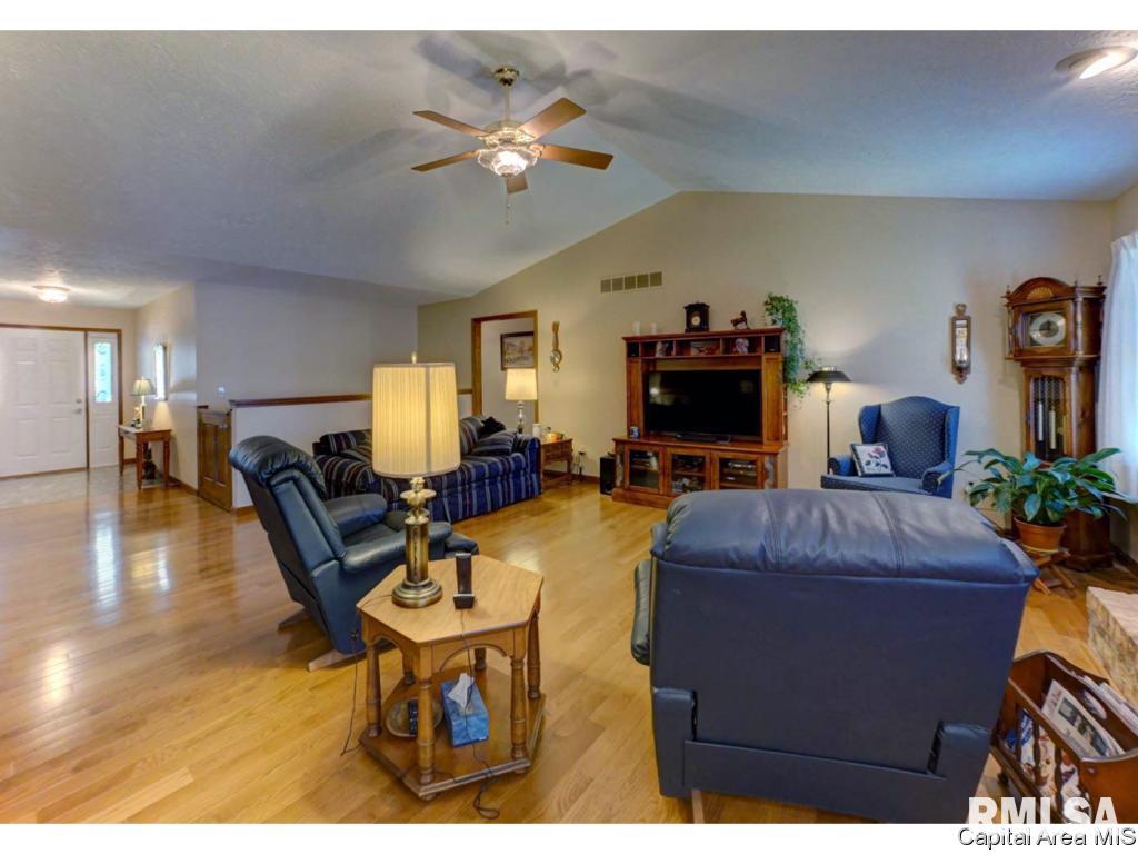 2004 Appleton Drive Springfield, IL 62711 - Photo 5 of 16 Gallery Image 5
