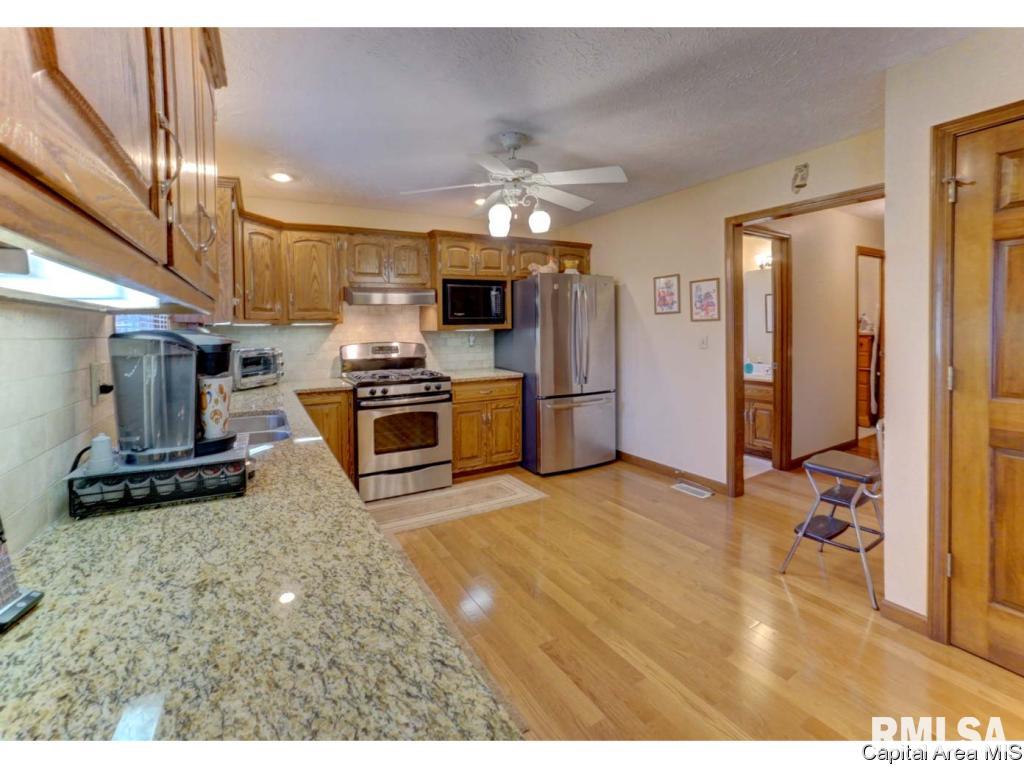 2004 Appleton Drive Springfield, IL 62711 - Photo 9 of 16 Gallery Image 9