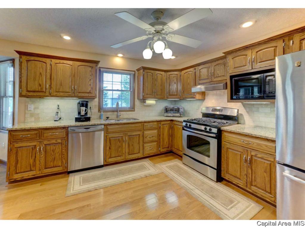 2004 Appleton Drive Springfield, IL 62711 - Photo 10 of 16 Gallery Image 10