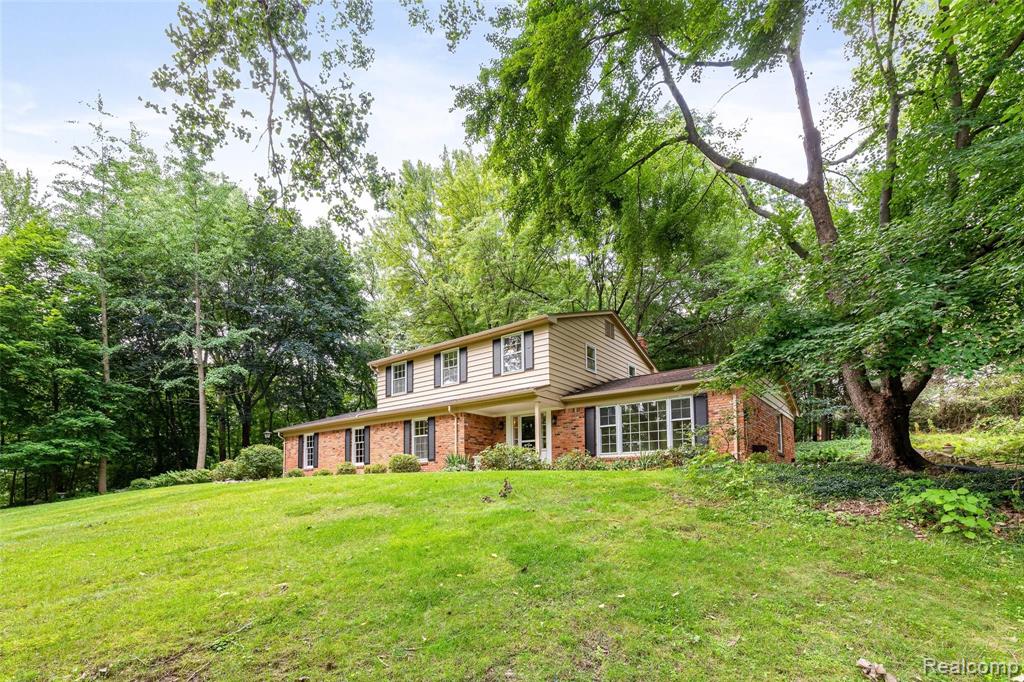 2504 New England Drive Rochester Hills, MI 48309 - Photo 6 of 47