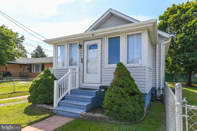 $2,000 | 322 West Washington Street, Paulsboro, NJ 08066
