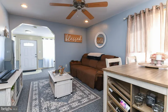 $2,000 | 322 West Washington Street, Paulsboro, NJ 08066