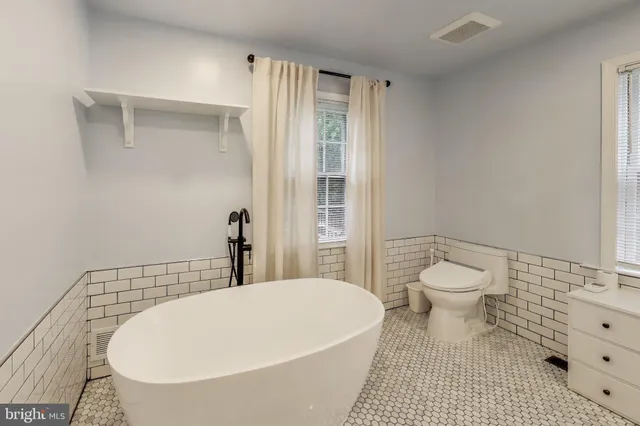 $1,700,000 | 3100 North Glebe Road, Arlington, VA 22207