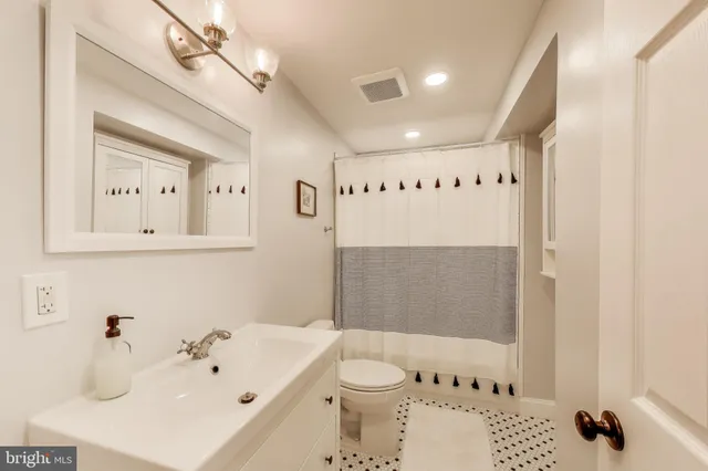 $1,700,000 | 3100 North Glebe Road, Arlington, VA 22207