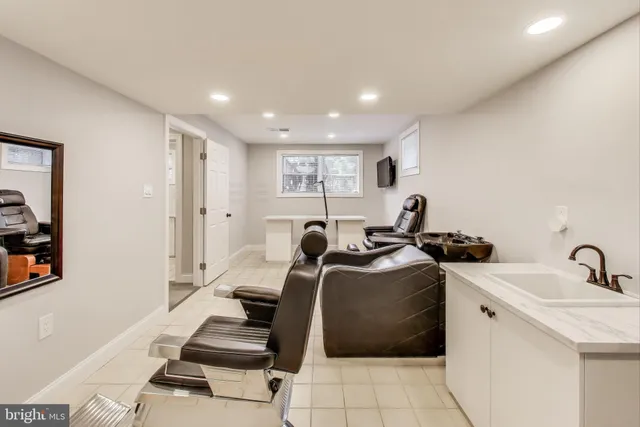 $1,700,000 | 3100 North Glebe Road, Arlington, VA 22207