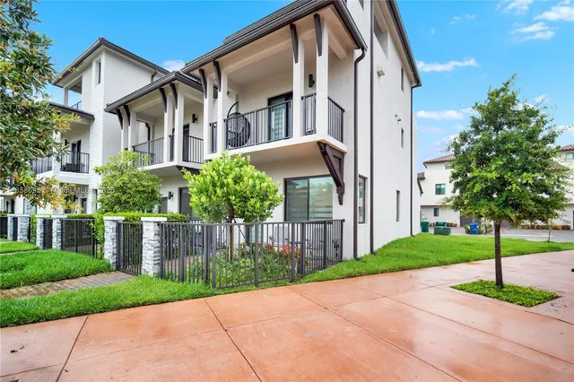 $4,500 | 4413 Northwest 83rd Path, Doral, FL 33166