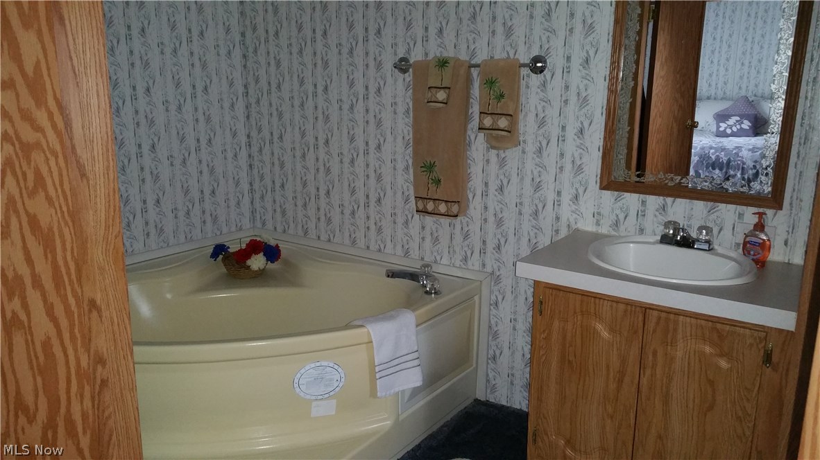 100 Keenan Road, Unit ASH22 Peninsula, OH 44264 - Photo 15 of 15 Master bath Garden tub. There is also a shower in the master bath.
