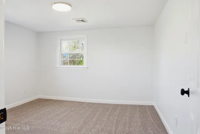 $400,000 | 2141 Caratoke Highway, Moyock, NC 27958