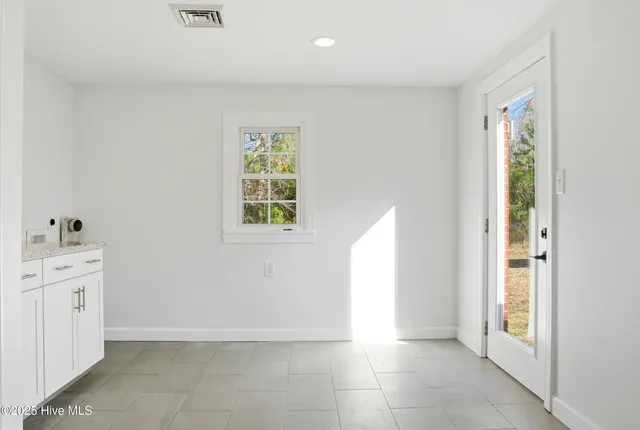 $400,000 | 2141 Caratoke Highway, Moyock, NC 27958