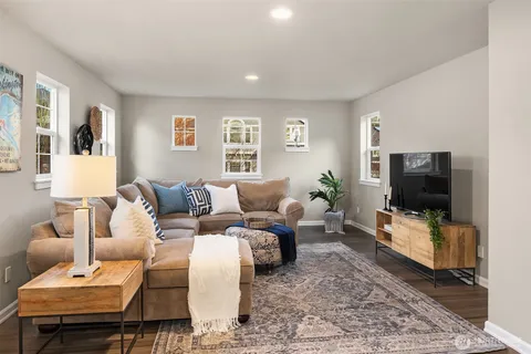 $2,750,000 | 2440 Northeast Daphne Street, Issaquah, WA 98029