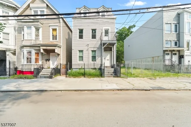 $3,000 | 114 Littleton Avenue, Newark, NJ 07103
