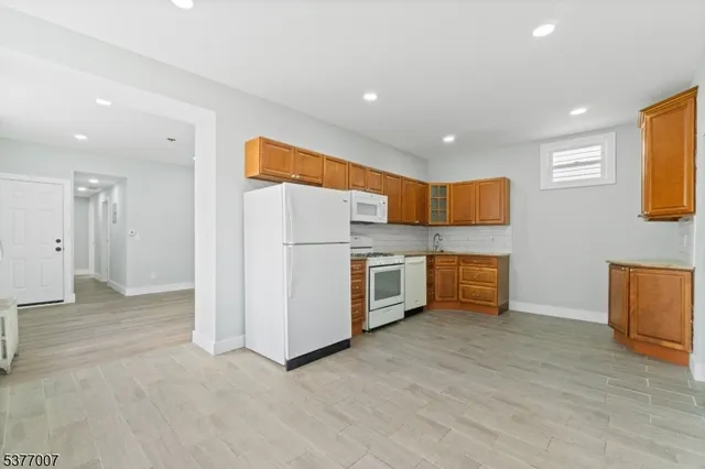 $3,000 | 114 Littleton Avenue, Newark, NJ 07103