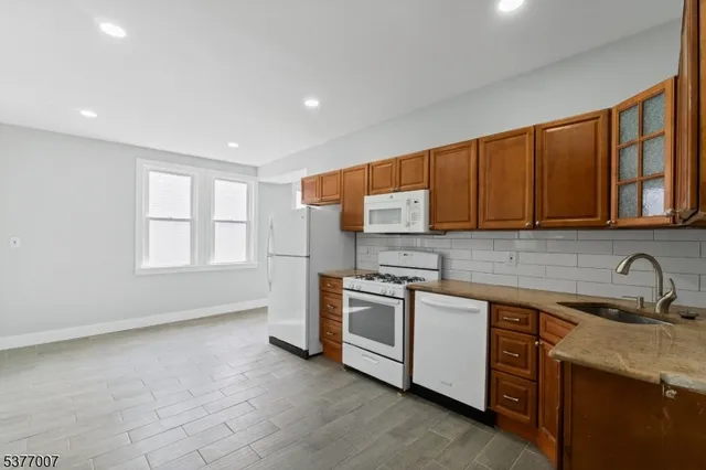 $3,000 | 114 Littleton Avenue, Newark, NJ 07103