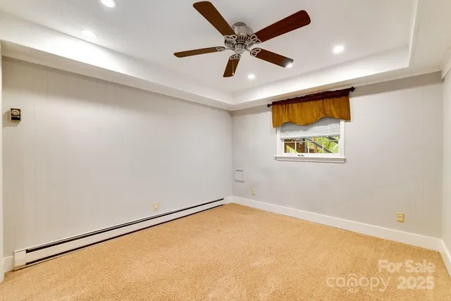 en empty room with window and ceiling fan