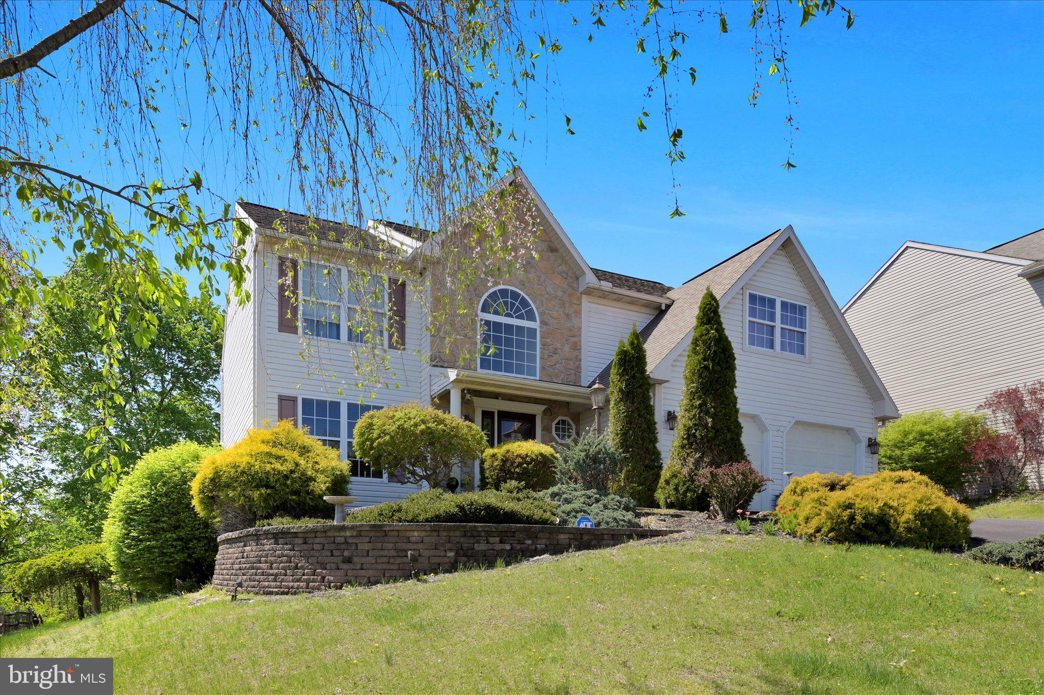 624 Stoney Run Road Pottsville, PA 17901 - Photo 3 of 40 a front view of a house with garden