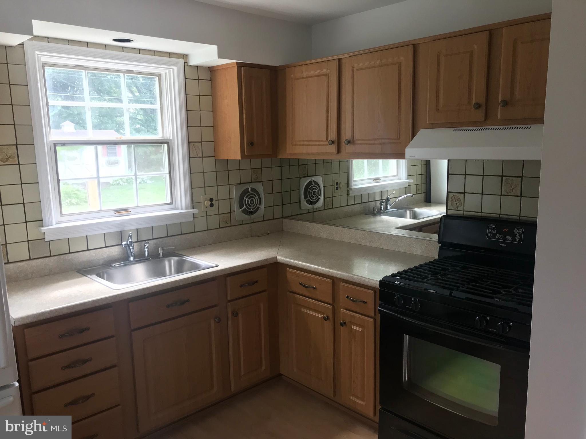 936 Catalpa Road Warminster, PA 18974 - Photo 3 of 8