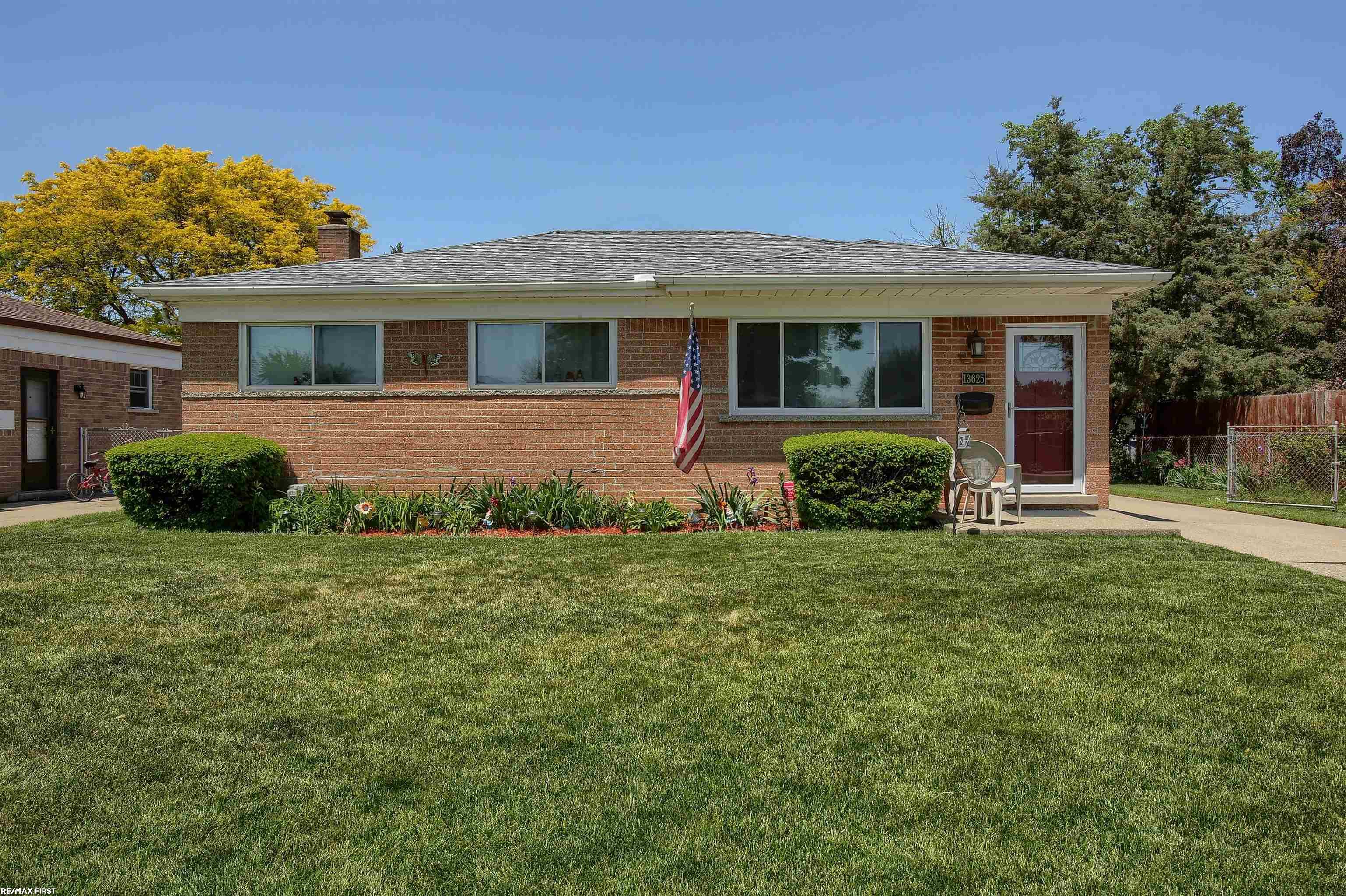 13625 Racine Court Warren, MI 48088 - Photo 2 of 25