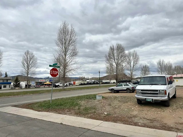 a view of a yard with cars