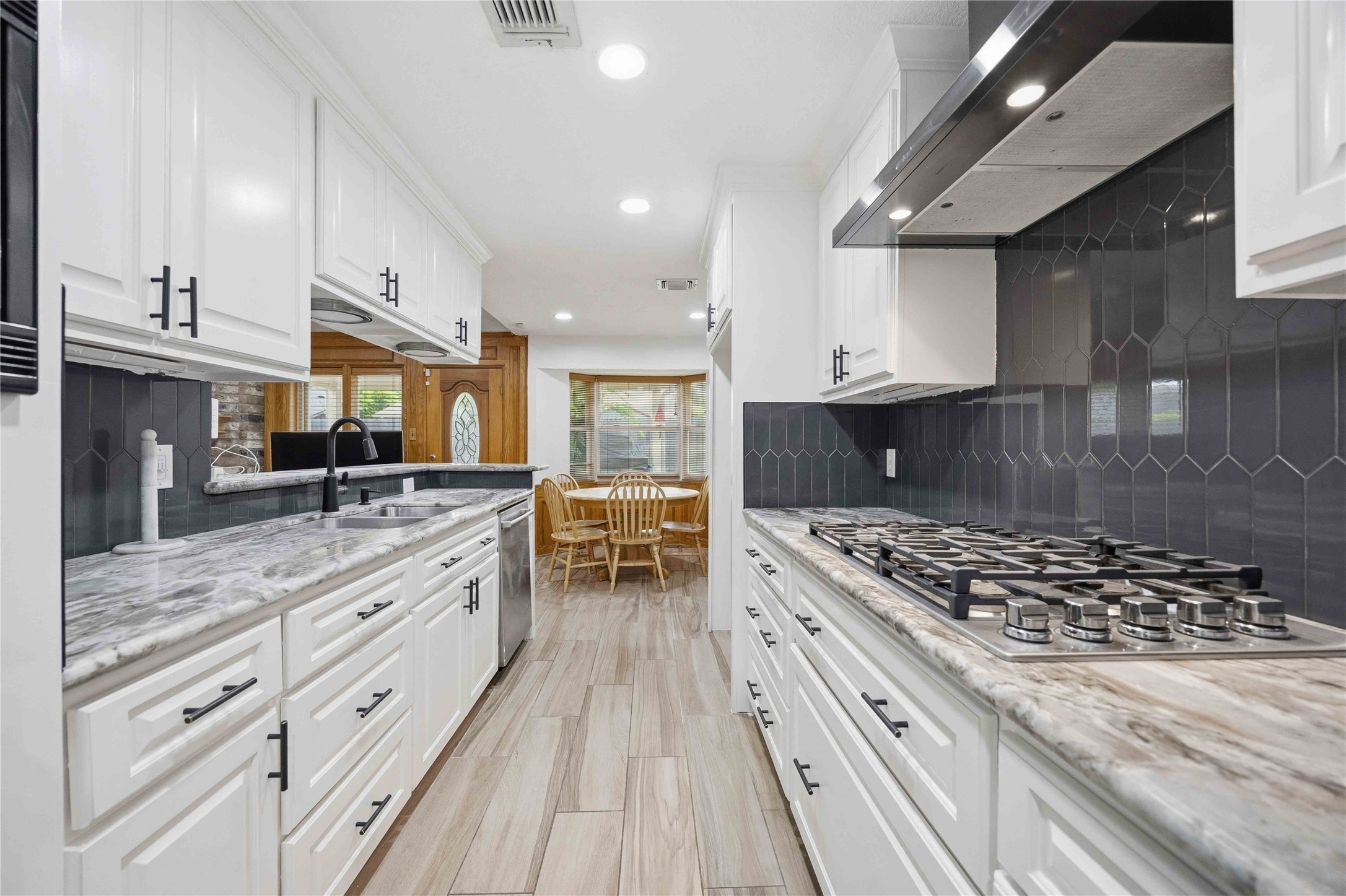 154 Evanston Street Houston, TX 77015 - Photo 10 of 20