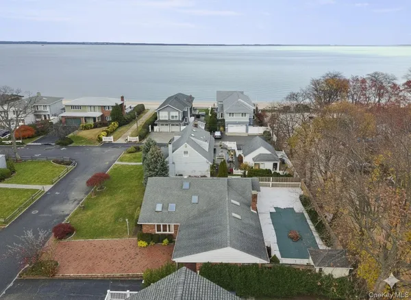$1,190,000 | 9 Oak Shore Drive, Bayville, NY 11709