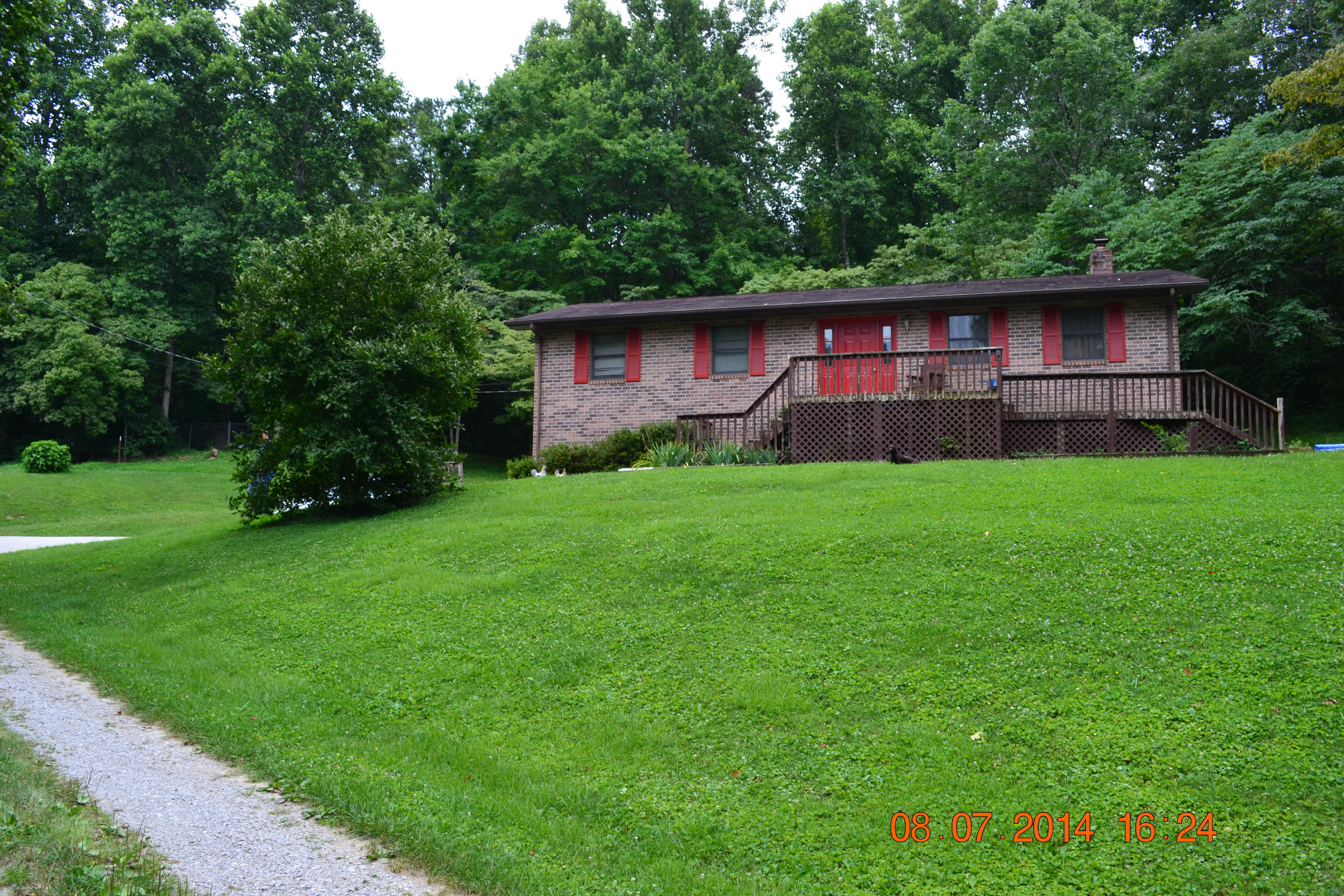 608 Webster Road Harriman, TN 37748 - Photo 2 of 37 Front A