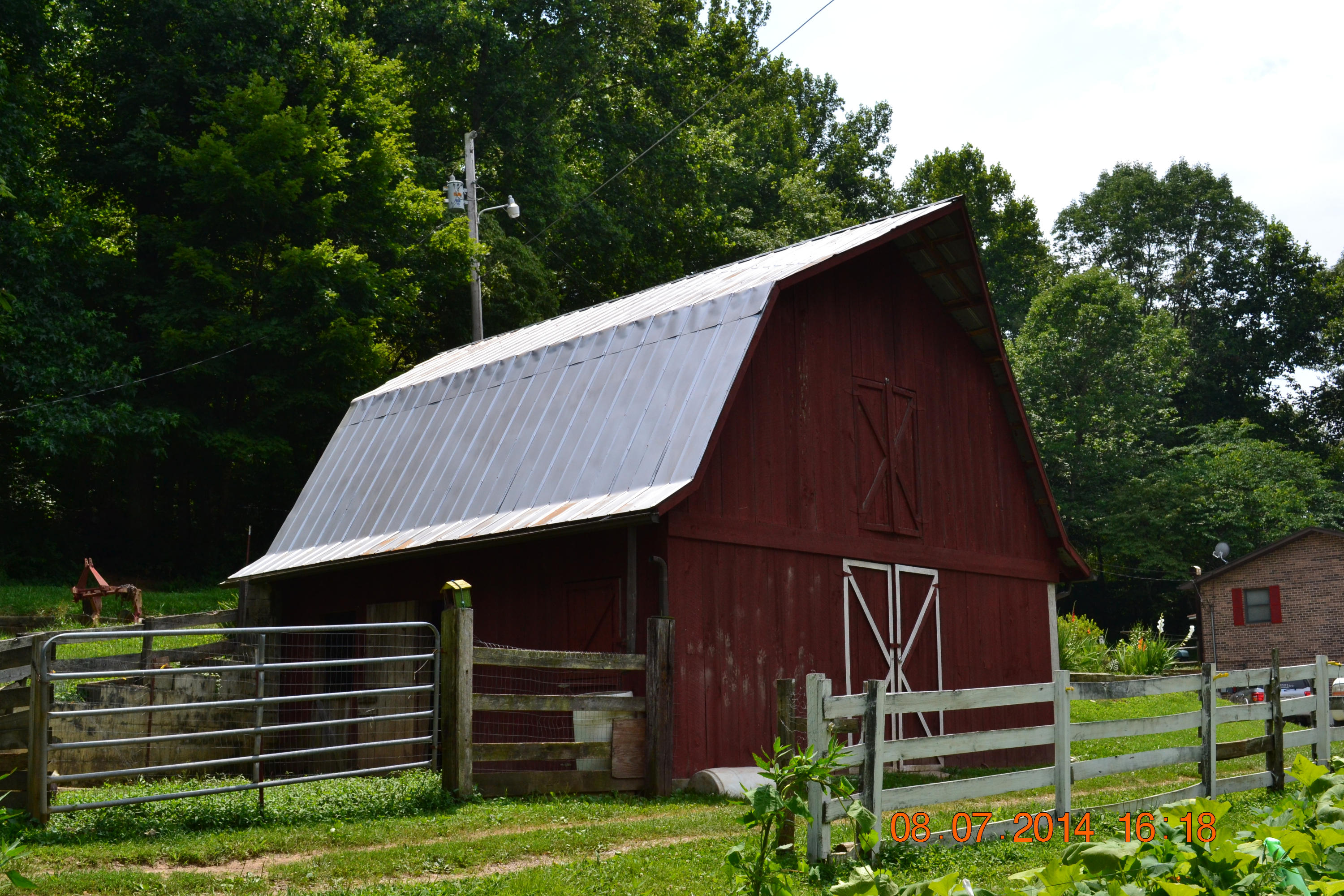 608 Webster Road Harriman, TN 37748 - Photo 9 of 37 Barn