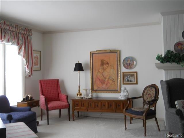 551 Ballantyne Road Grosse Pointe, MI 48236 - Photo 5 of 24 551 BALLANTYNE 004 (Small).jpg