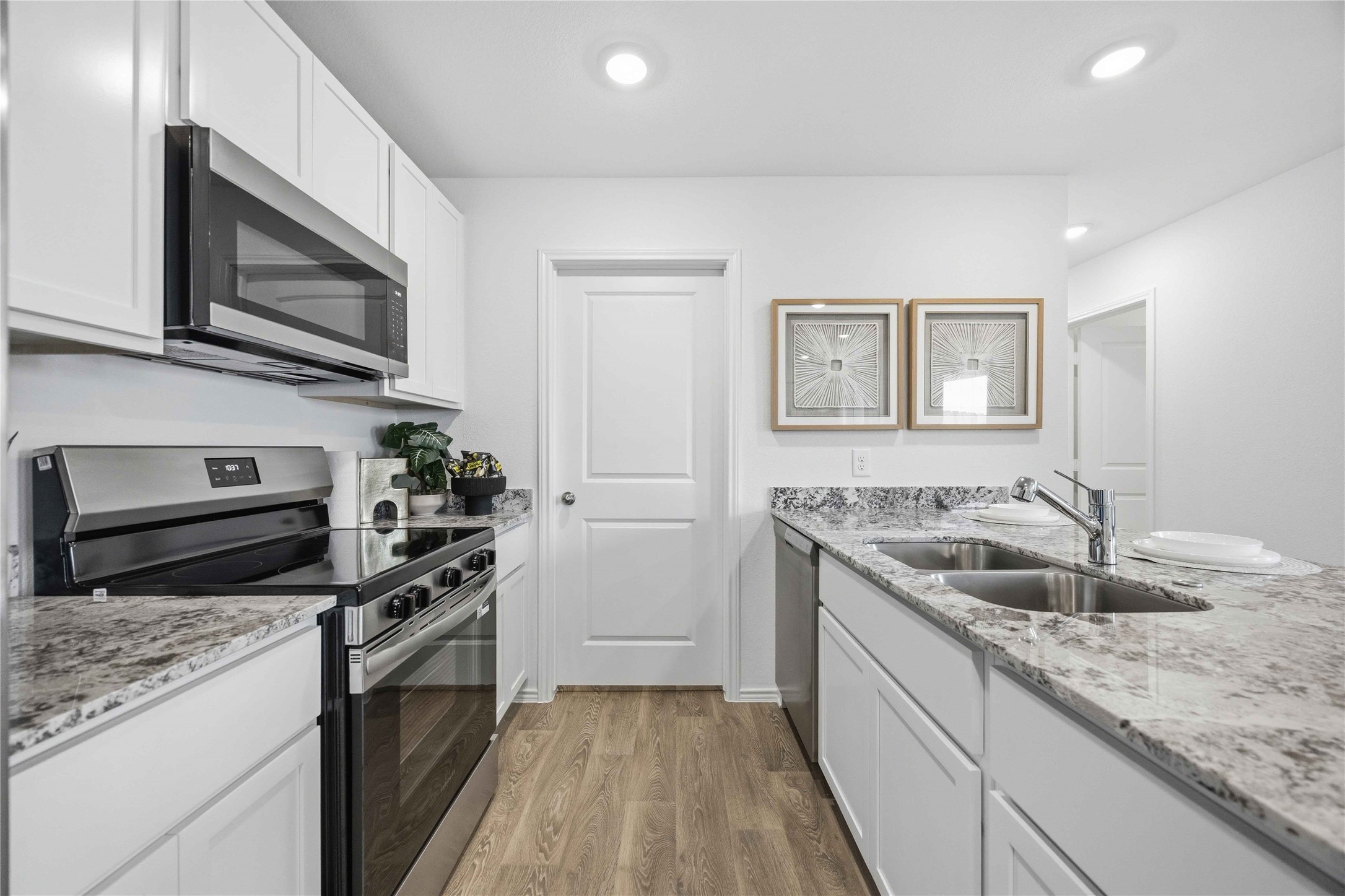 6011 Pineapple Street Houston, TX 77048 - Photo 8 of 23
