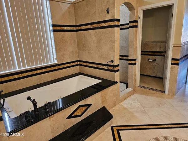 $3,900 | 43819 North 43rd Drive, New River, AZ 85087