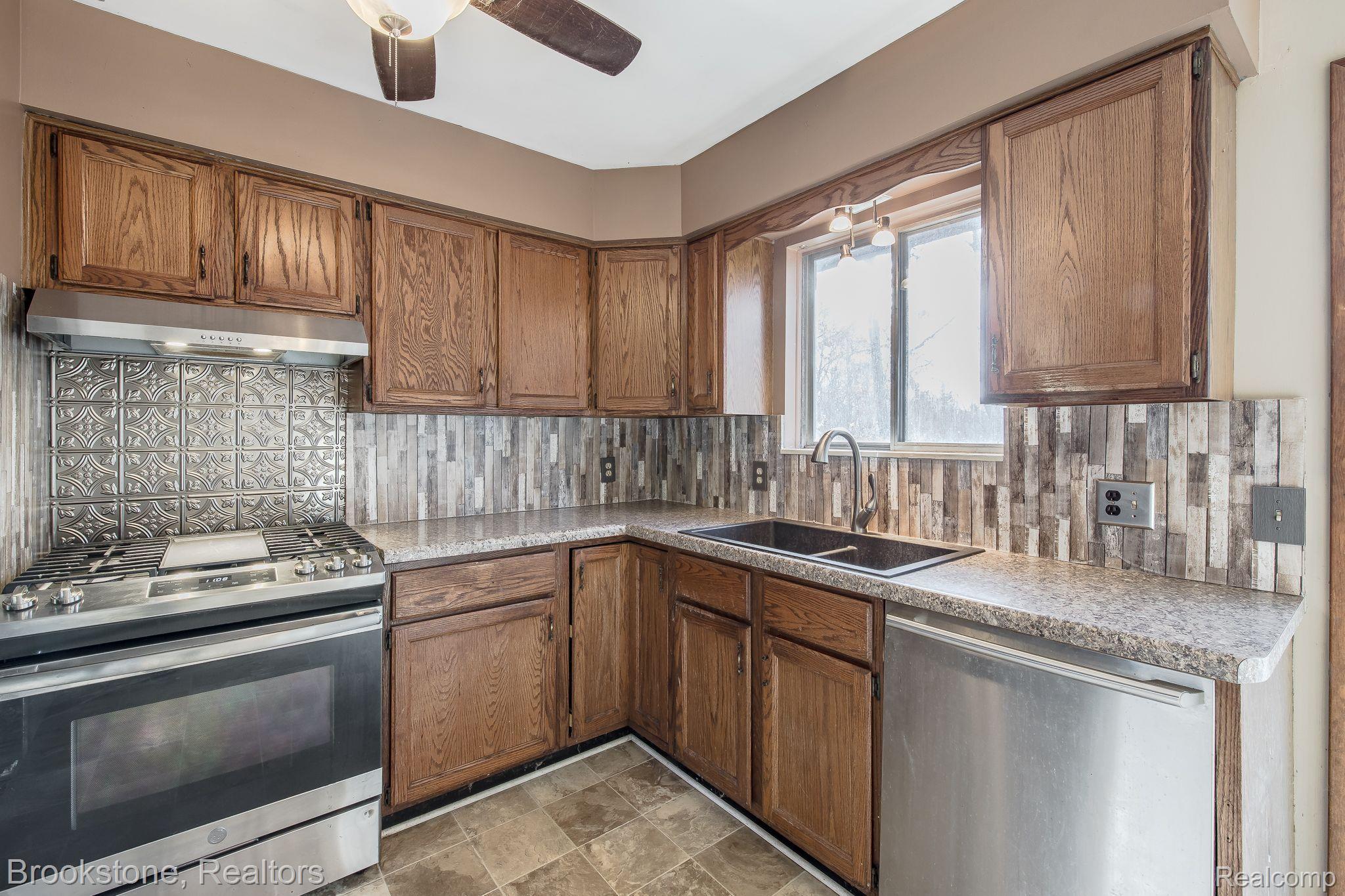 2780 Cherry Road Highland, MI 48356 - Photo 9 of 42 Gallery Image 9
