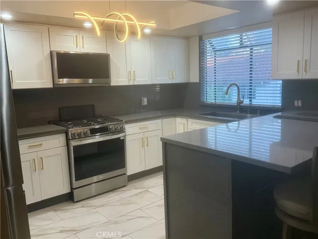 $3,500 | 5727 Etiwanda Avenue, Unit 3, Tarzana, CA 91356