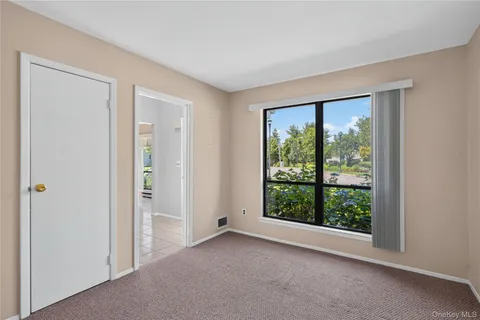$599,000 | 91 Hidden Ponds Circle, Smithtown, NY 11787
