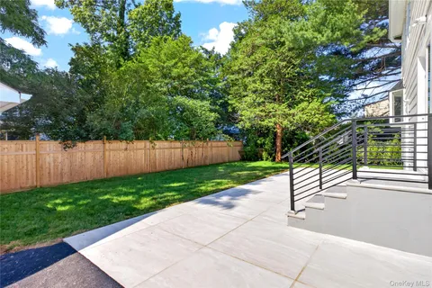 $1,495,000 | 118 Willow Street, Roslyn Heights, NY 11577
