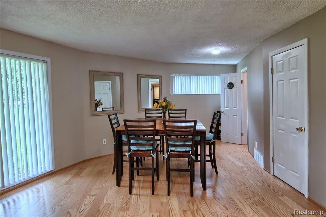 38290 Ruedisale Street New Baltimore, MI 48047 - Photo 9 of 28 009.jpg