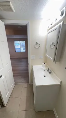 $1,300 | 4851 West Gandy Boulevard, Unit B3L14, Tampa, FL 33611