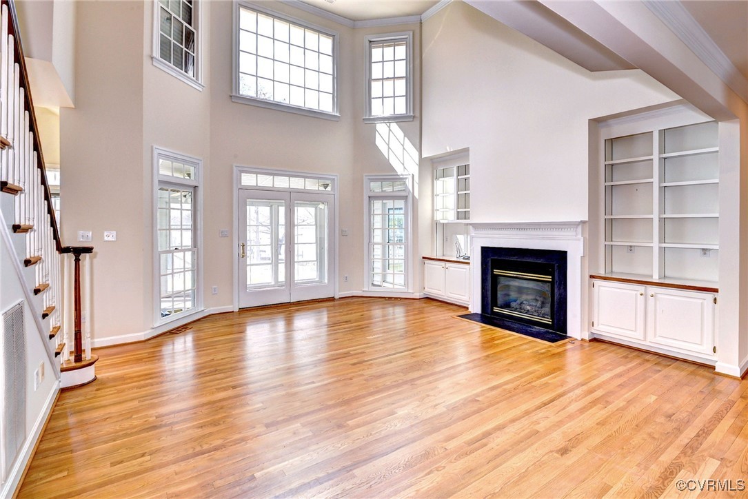 3092 North Riverside Drive Lanexa, VA 23089 - Photo 22 of 50 Family Room with vaulted ceiling, gas fireplace