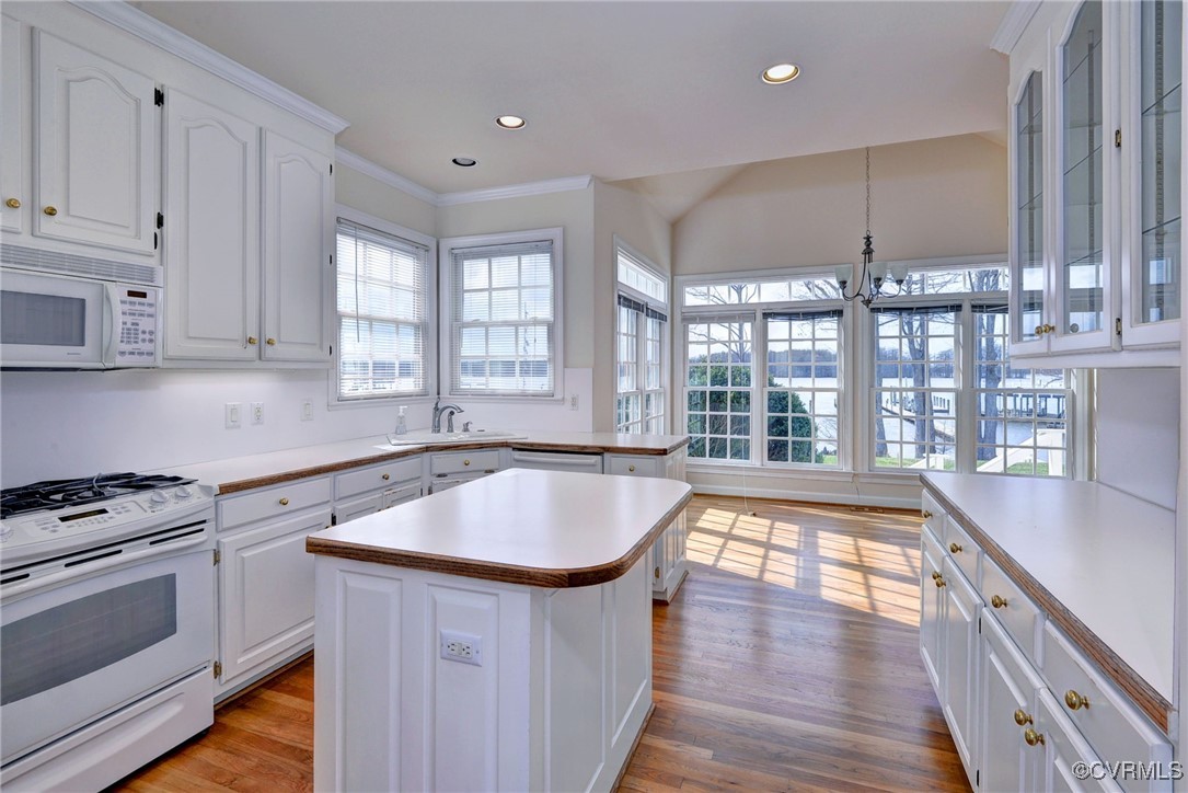 3092 North Riverside Drive Lanexa, VA 23089 - Photo 26 of 50 Kitchen with island