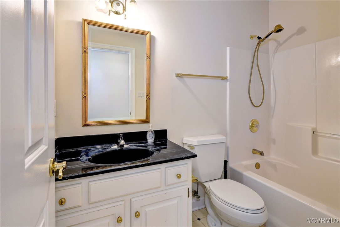 3092 North Riverside Drive Lanexa, VA 23089 - Photo 29 of 50 Full bathroom off first floor hallway