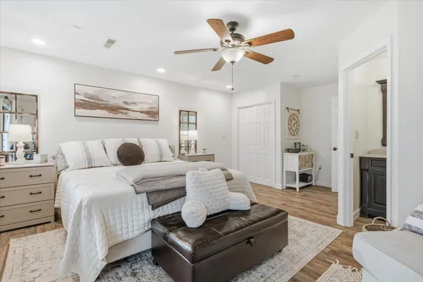 $599,000 | 219 Shoreline Drive, Unit 122, Moneta, VA 24121