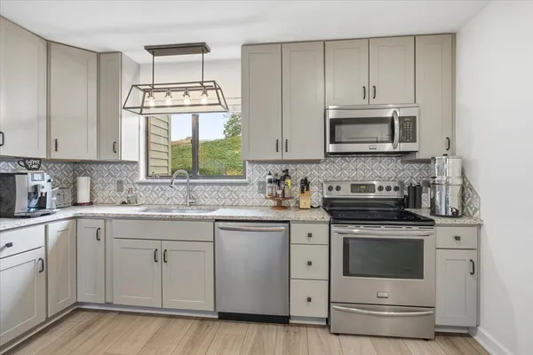 $599,000 | 219 Shoreline Drive, Unit 122, Moneta, VA 24121