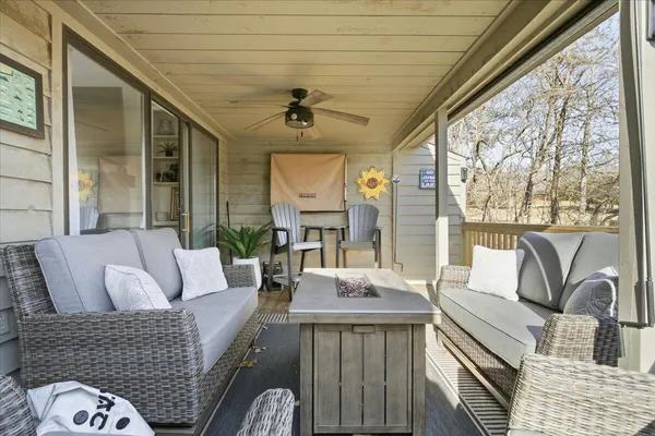 $599,000 | 219 Shoreline Drive, Unit 122, Moneta, VA 24121