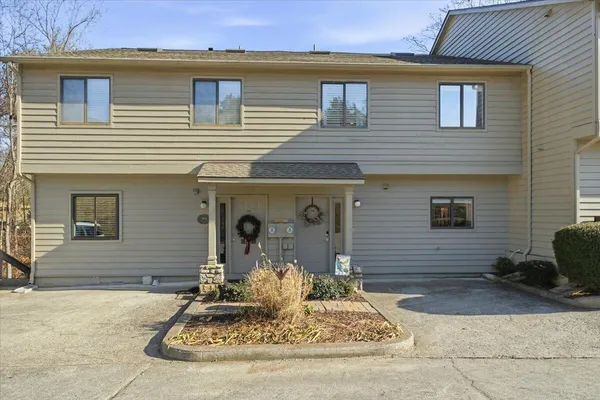 $599,000 | 219 Shoreline Drive, Unit 122, Moneta, VA 24121