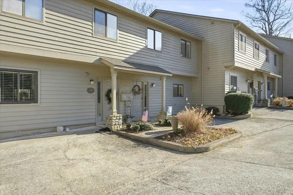 $599,000 | 219 Shoreline Drive, Unit 122, Moneta, VA 24121