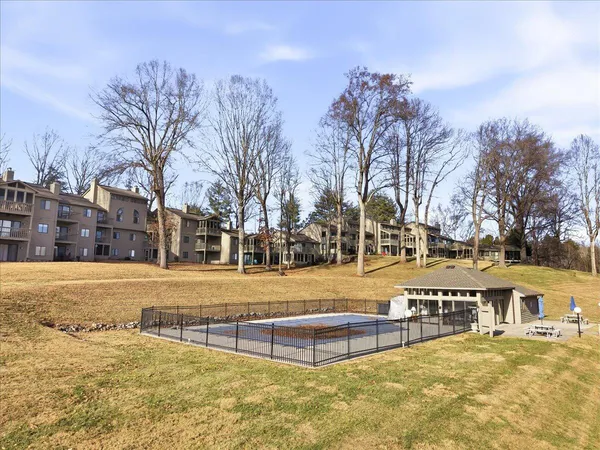 $599,000 | 219 Shoreline Drive, Unit 122, Moneta, VA 24121