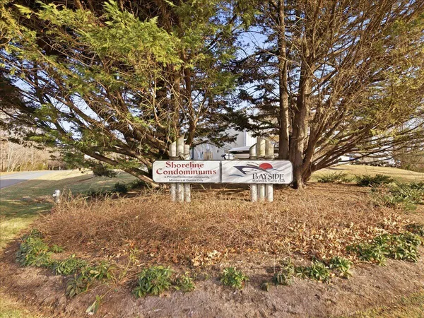 $599,000 | 219 Shoreline Drive, Unit 122, Moneta, VA 24121